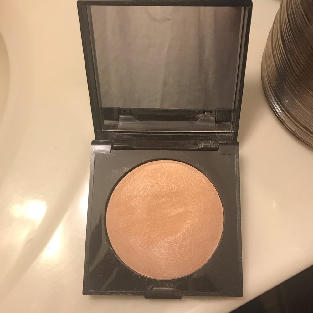 Laura Mercier Radiance Baked Powder